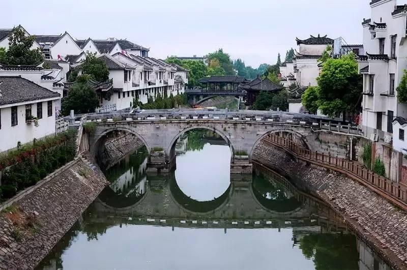 年销量达121.5万辆，新能源超13万，上汽大众为何开窍了？